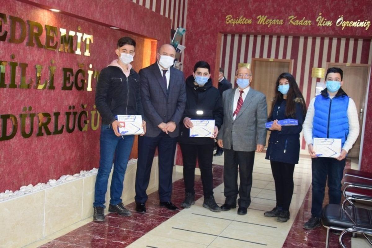 Milli Eğitim Bakanlığınca g&ouml;nderilen 2. Faz tabletler &ouml;ğrencilere teslim edildi