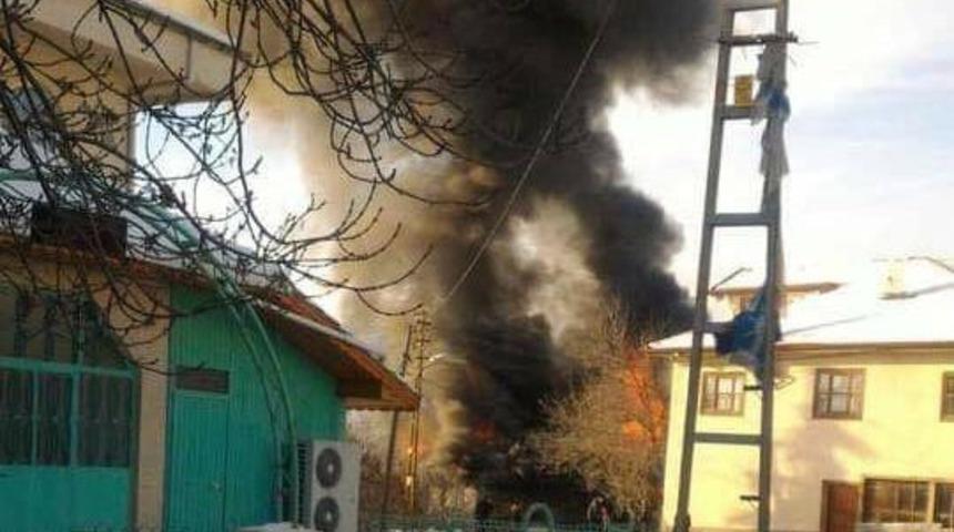 Beypazarı&rsquo;nda 2 ev k&uuml;l oldu