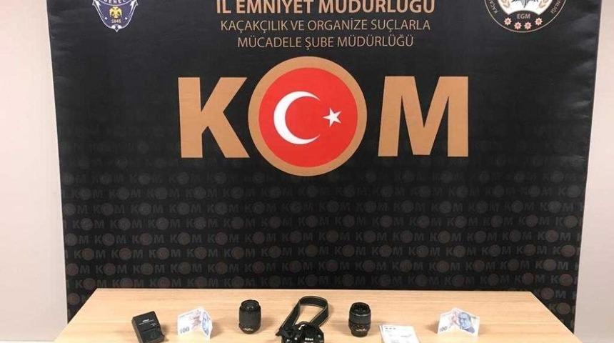 Sivas&rsquo;ta sahte parayla fotoğraf makinesi aldılar, yakayı ele verdiler