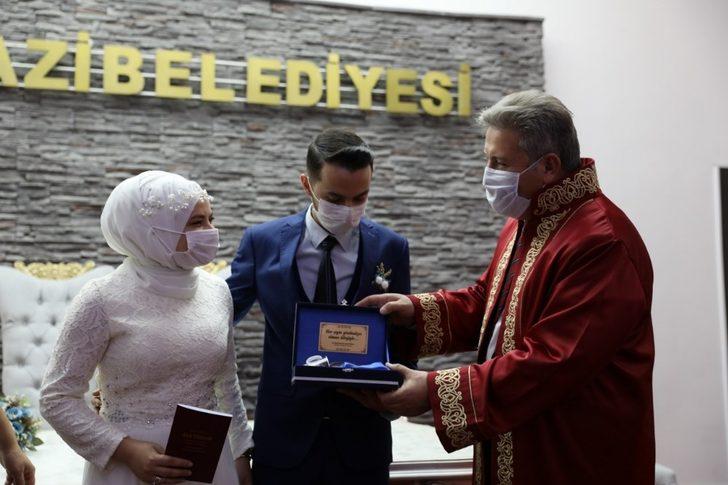 Melikgazi nikahta 21. yüzyılın 21. yılının 21. günü yoğunluğu G2