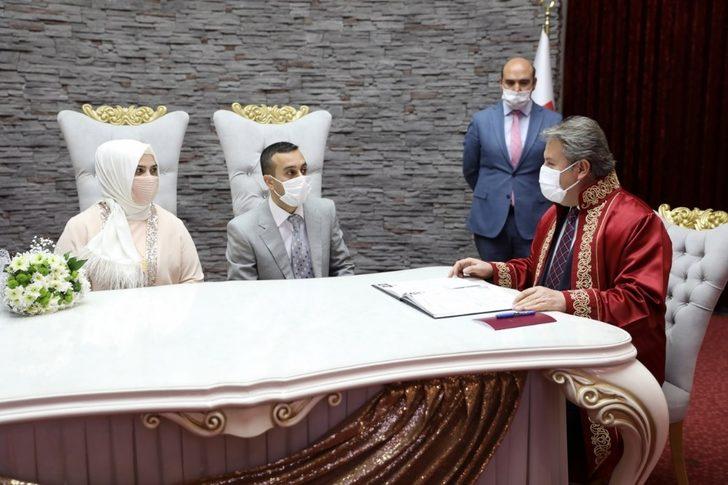 Melikgazi nikahta 21. yüzyılın 21. yılının 21. günü yoğunluğu G3