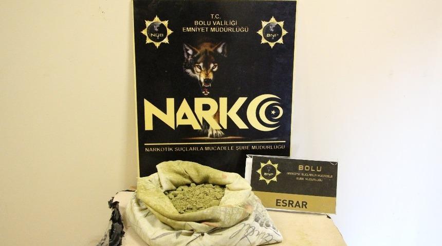 Uyuşturucu kuryesi karı koca 2 kilo 182 gram esrarla yakalandı: 1 tutuklu