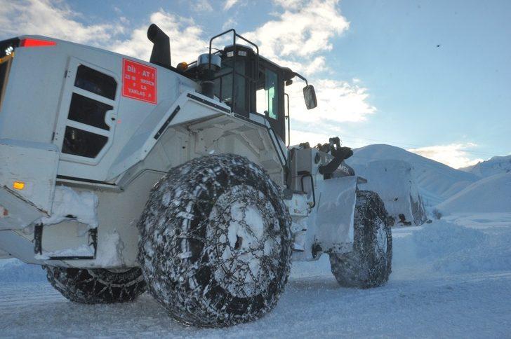 Yüksekova’da kapalı köy yolları açılıyor G1