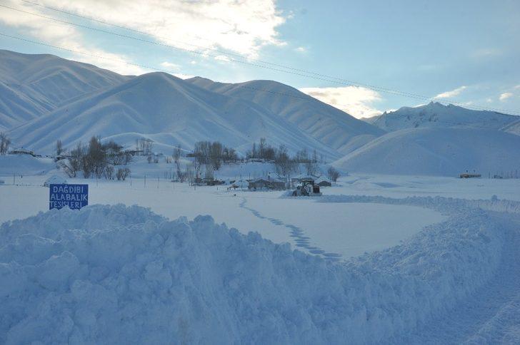 Yüksekova’da kapalı köy yolları açılıyor G2