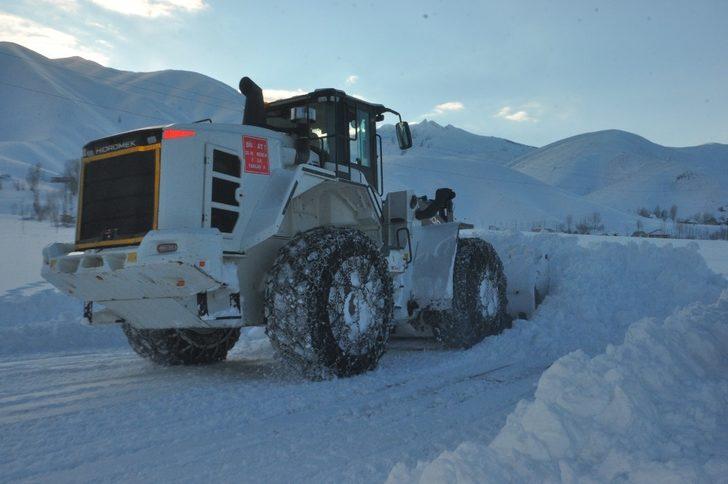 Yüksekova’da kapalı köy yolları açılıyor G4