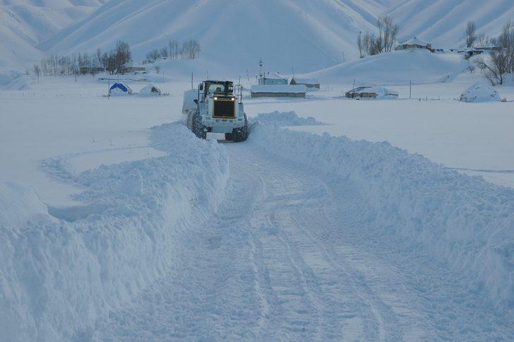 Yüksekova’da kapalı köy yolları açılıyor G5