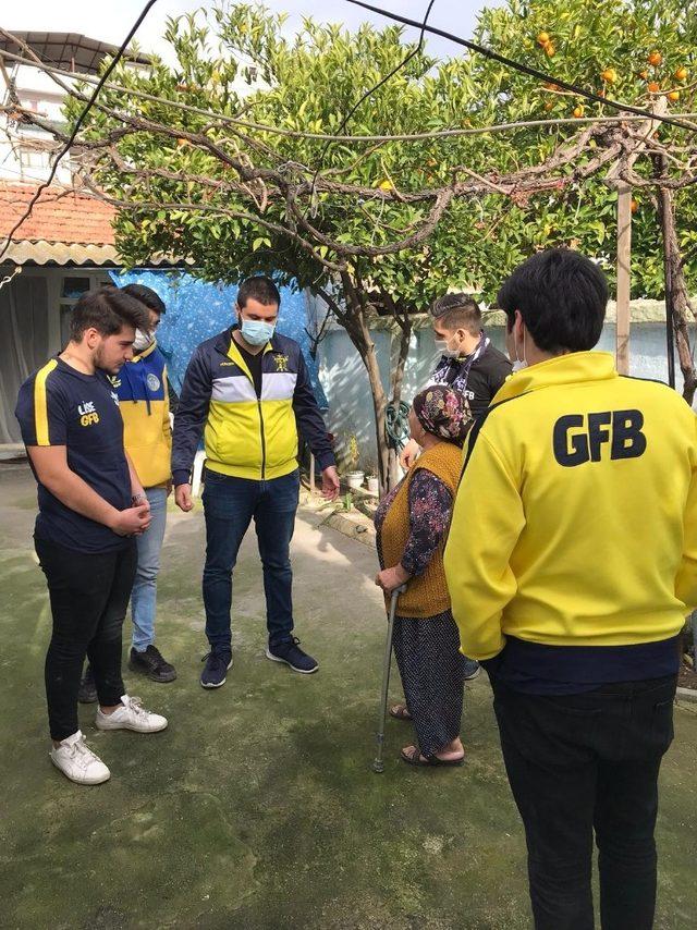 Genç Fenerbahçelilerden ihtiyaç sahibi ailelere yardım eli