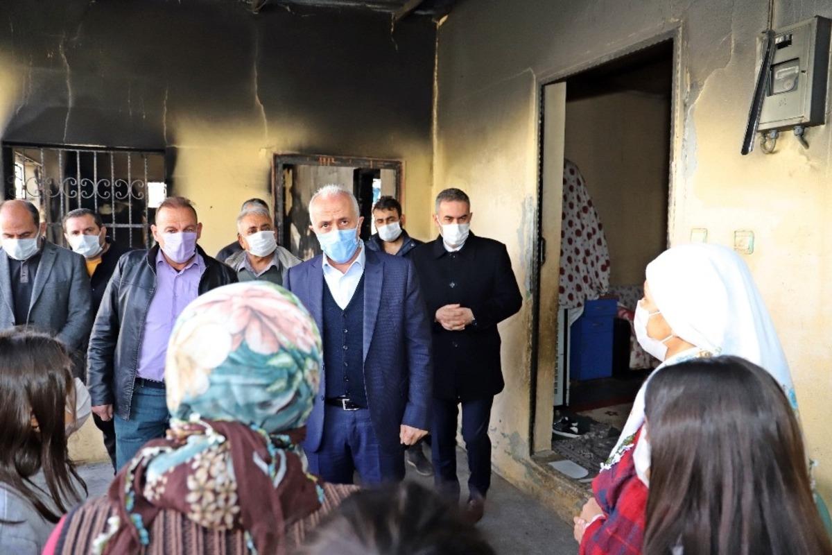 Başkan G&uuml;ltak&rsquo;tan evi yanan aileye destek