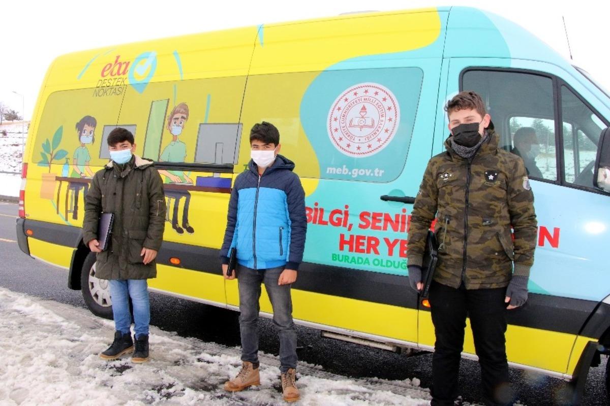 Kayseri&rsquo;de 3 EBA aracı uzaktan eğitimde &ccedil;ocukların sınıfı oldu