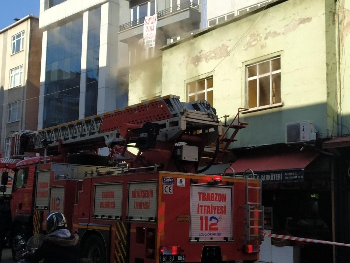 Afganlı ailenin evinden &ccedil;ıkan dumanlar paniğe yol a&ccedil;tı