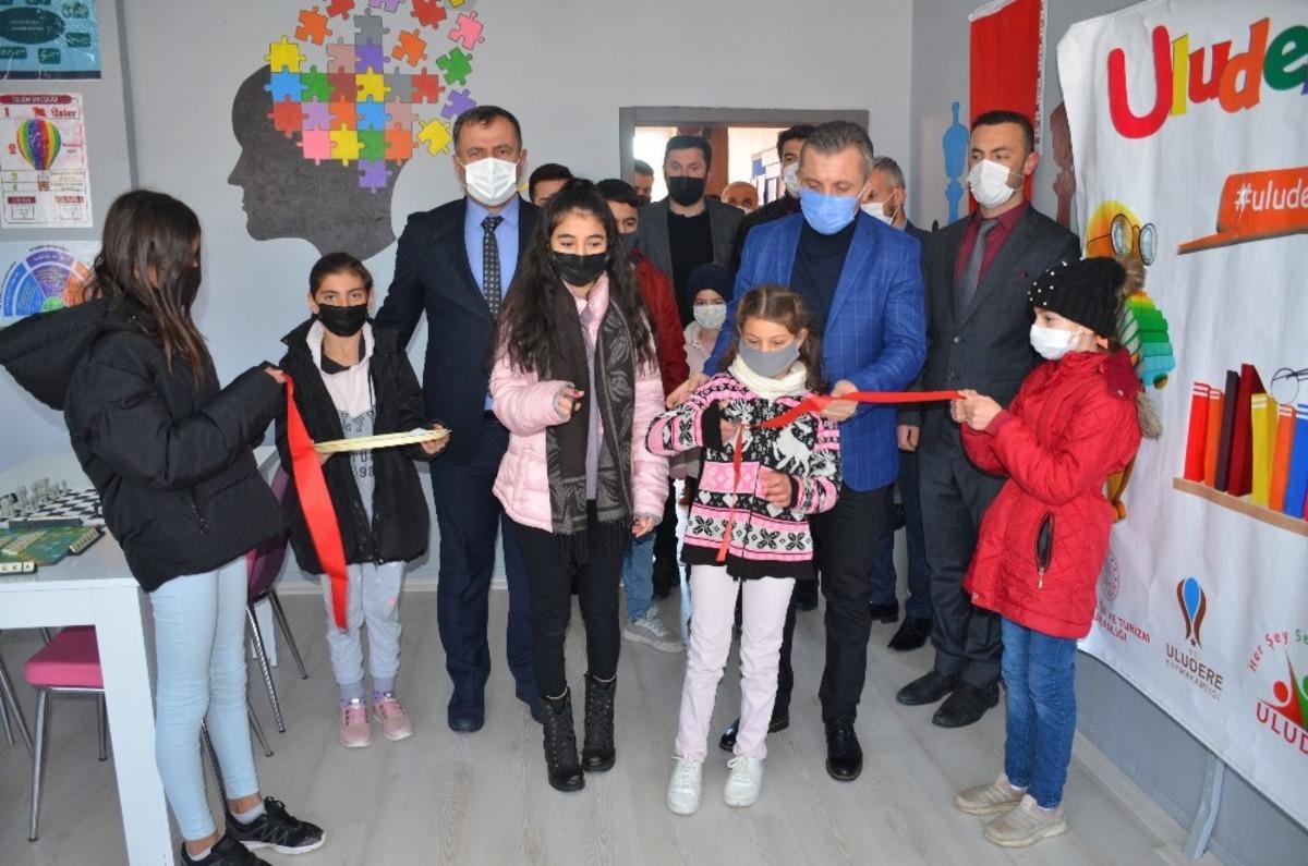 Uludere&rsquo;de karne g&uuml;n&uuml;nde tam donanımlı matematik sınıfının a&ccedil;ılışı yapıldı