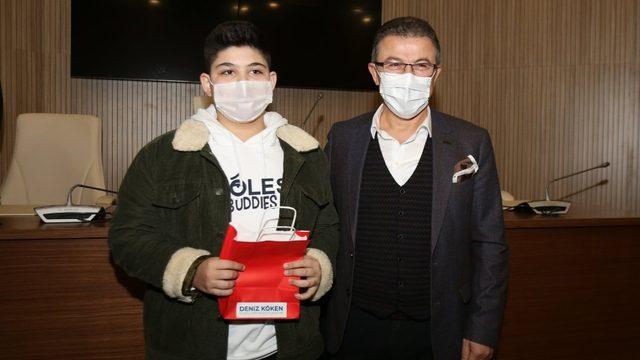 Online yarışmaların kazananları ödüllerini aldı