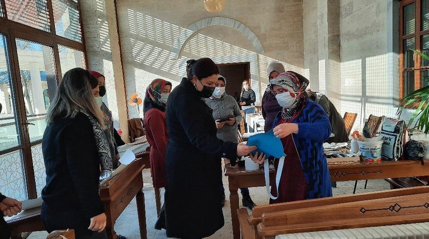 AK Parti İl Başkanı Ünsal, sağlıkçıların ardından kadın girişimcileri ziyaret etti