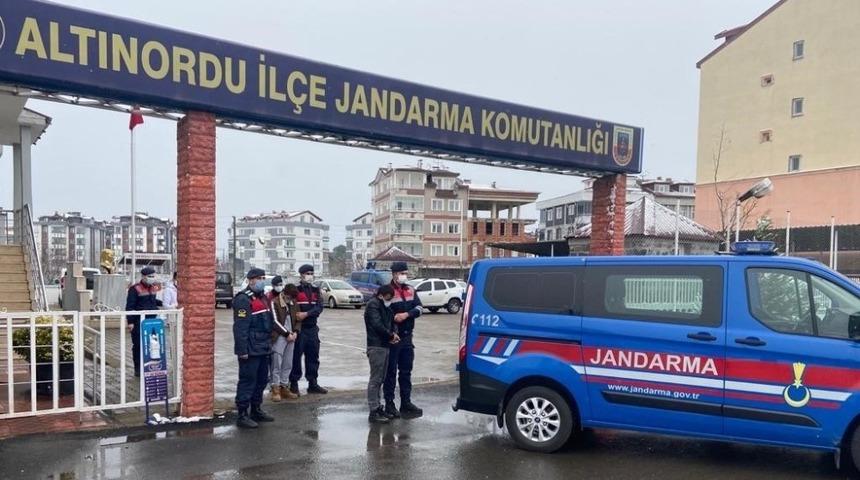 &Ccedil;ambaşı Yaylası&rsquo;nda evlerden hırsızlık yapanlar yakalandı