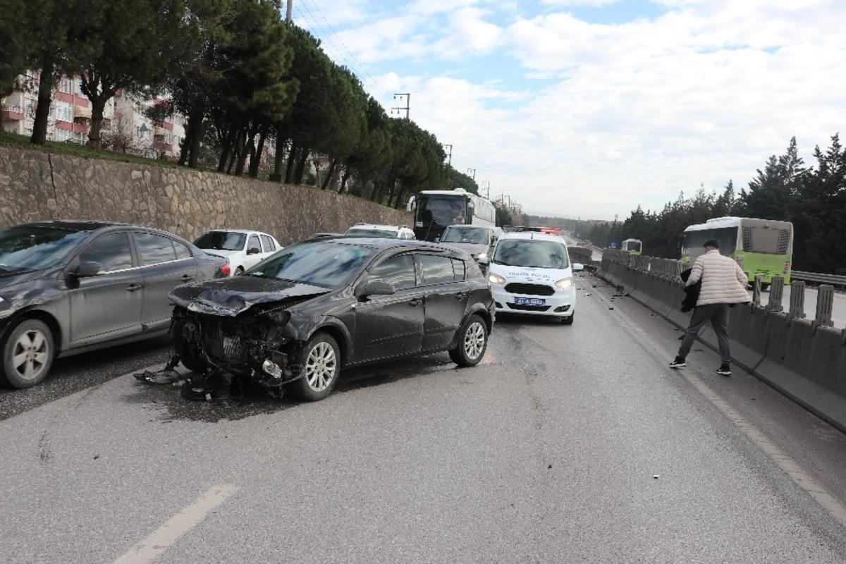 İzmit D-100&rsquo;de kaza: 1 yaralı