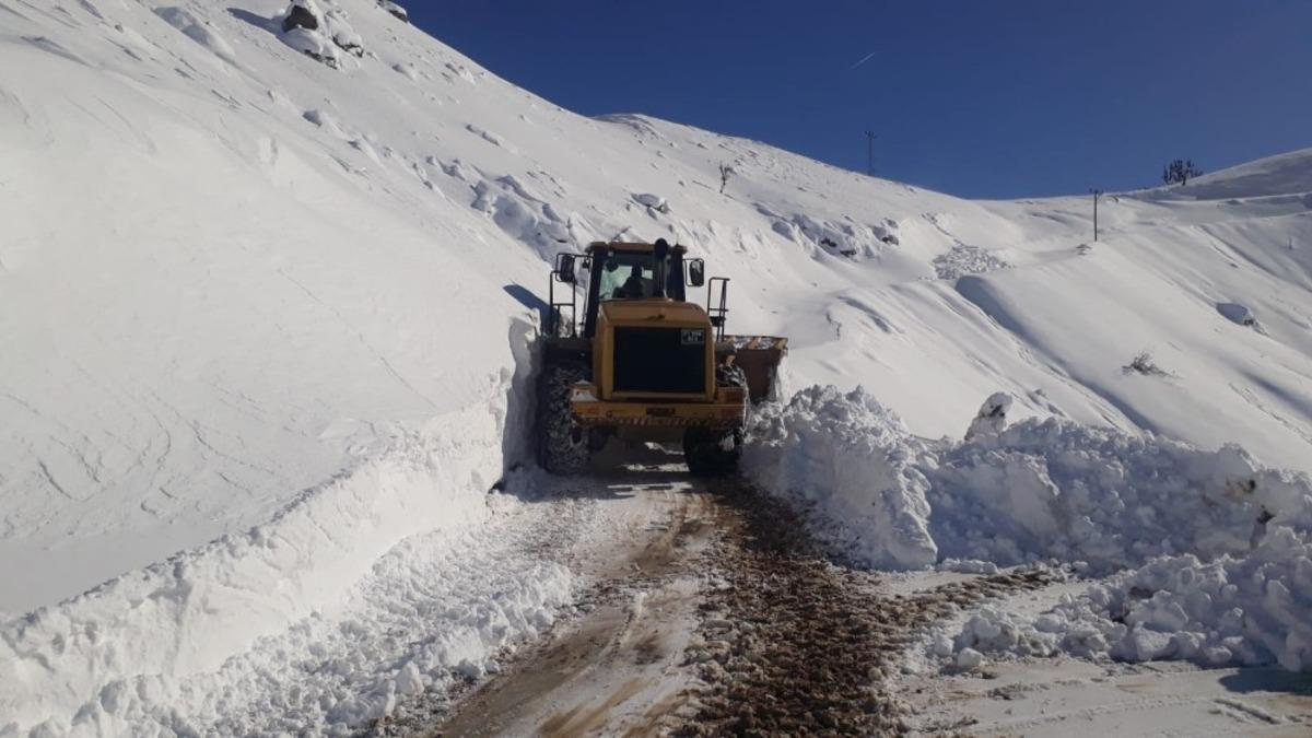 Diyarbakır&rsquo;da karla m&uuml;cadele &ccedil;alışmaları s&uuml;r&uuml;yor
