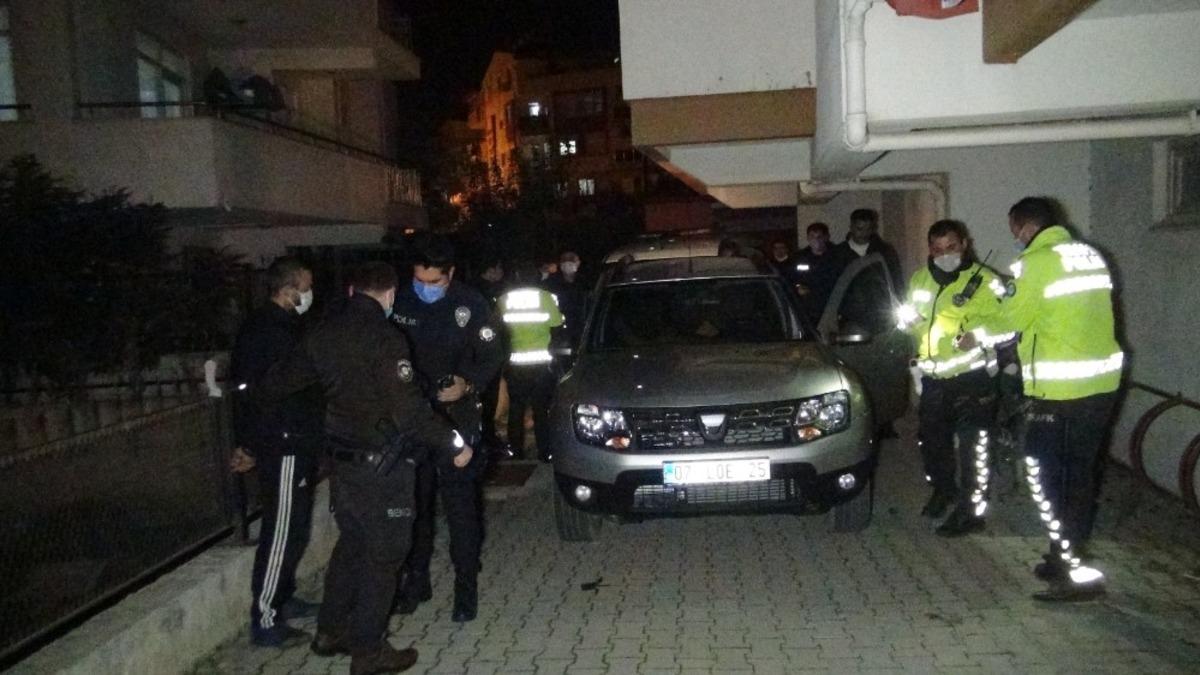 Kısıtlama saatinde polisten ka&ccedil;ıp 15 bin lira ceza yediler