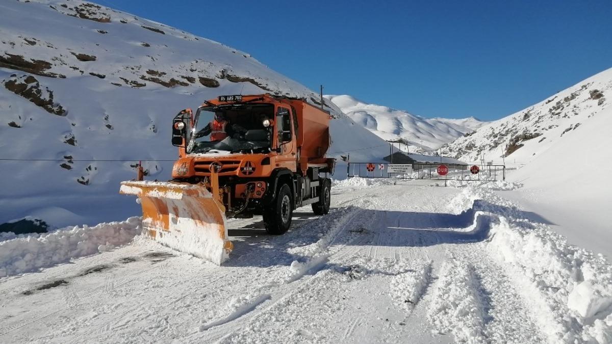 Van-Bah&ccedil;esaray yolu ulaşıma kapalı