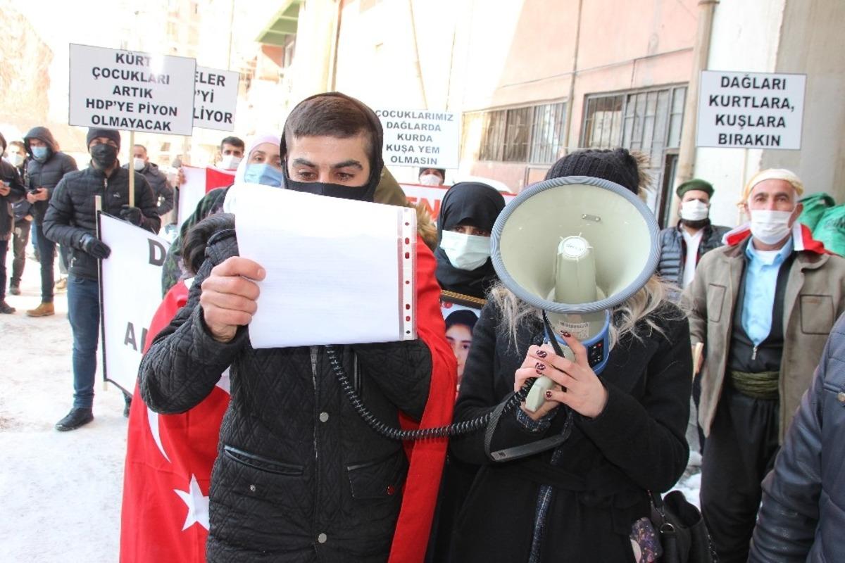 HDP il binası &ouml;n&uuml;nde &rsquo;Evlat N&ouml;beti&rsquo; ikinci haftasında