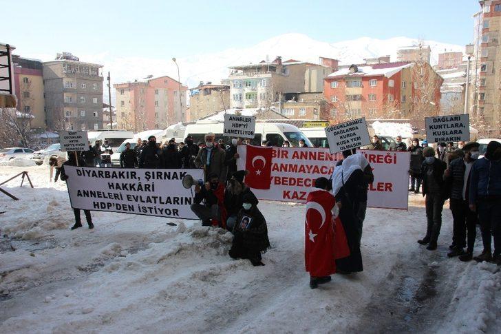 HDP il binası önünde ’Evlat Nöbeti’ ikinci haftasında G3