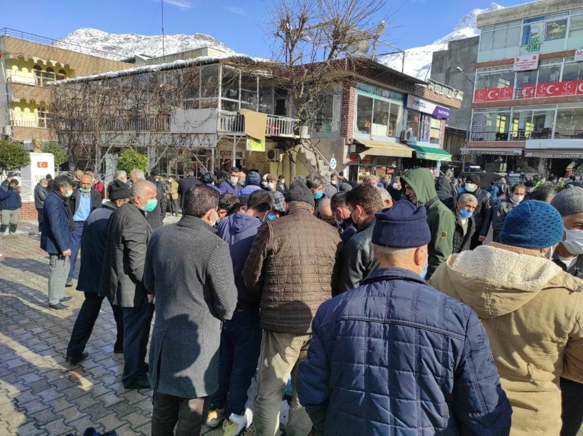 Batman&rsquo;da 5 liralık bı&ccedil;aklar koronayı unutturdu