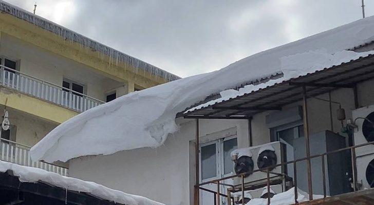 Tatvan’da buz sarkıtlarının boyu 1 metreyi buldu G2