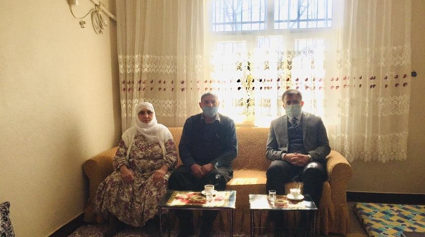 Dicle Kaymakamı Kadir Yurdag&uuml;l&rsquo;den şehit ailesine ziyaret
