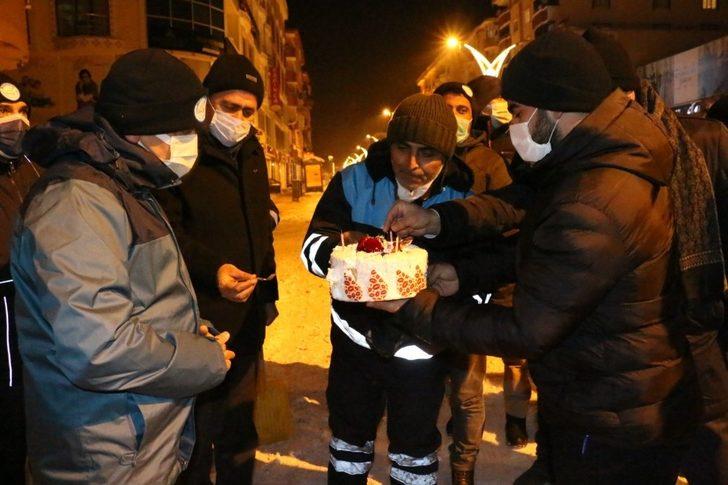 Temizlik işçisine eksi 15 derecede doğum günü sürprizi G2