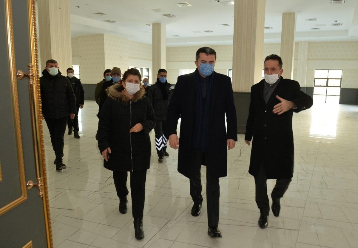 Vali Okay Memiş, Aşık S&uuml;mmani K&uuml;lt&uuml;r Merkezi&rsquo;nde incelemelerde bulundu