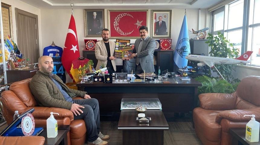 Taraftarlardan Havaalanı M&uuml;d&uuml;r&uuml; Aky&uuml;z&rsquo;e destek teşekk&uuml;r&uuml;