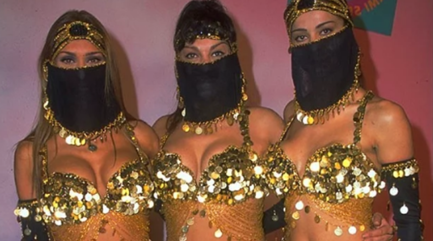 Bir döneme damga vuran ve peçeli danslarıyla olay yaratan Mezdeke Grubu hakkında bilmeyen detaylar!