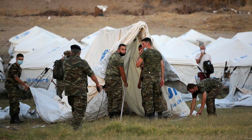 Yunanistan zorunlu askerliği 12 aya uzattı