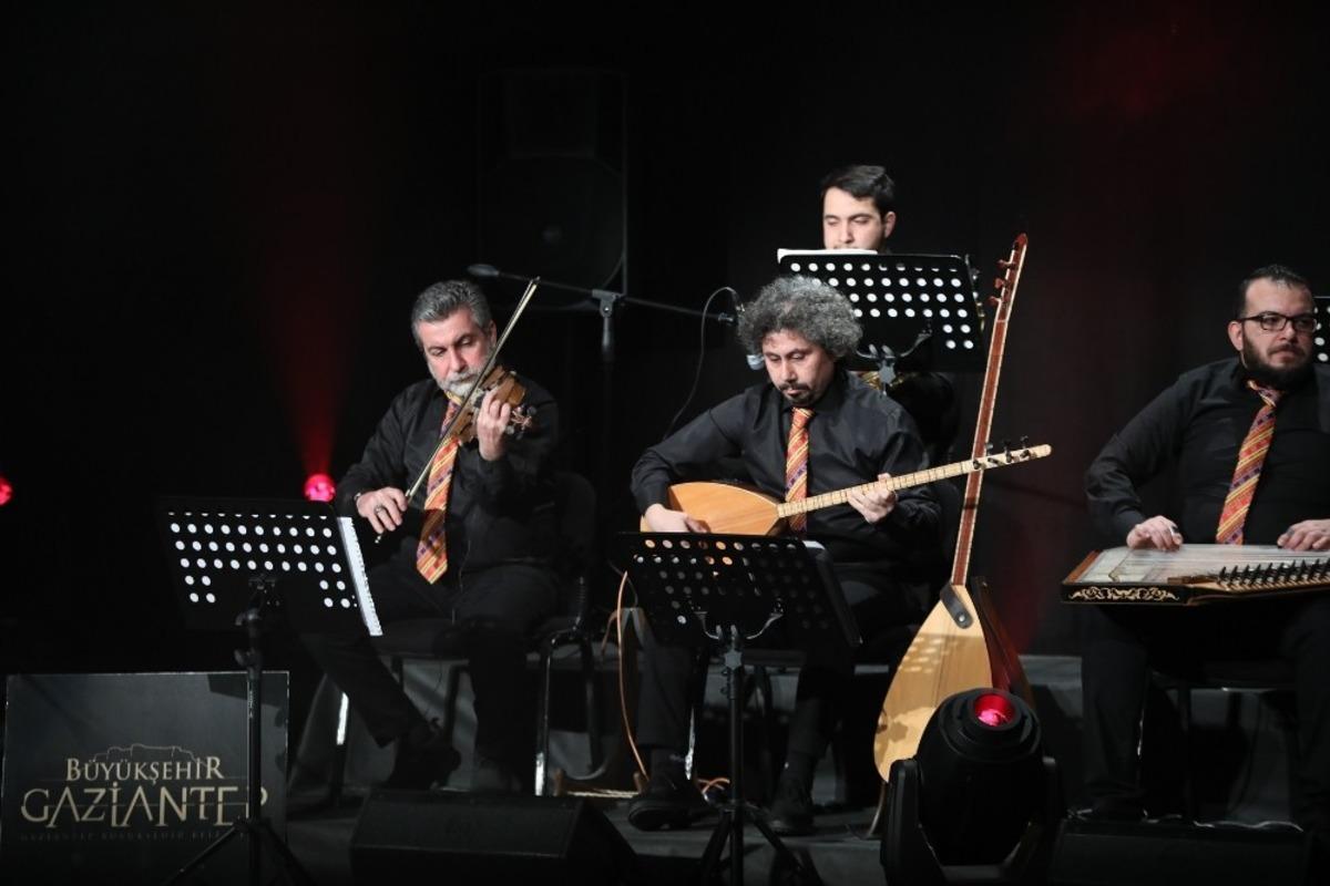 Şehitkamil t&uuml;rk&uuml;lerle anıldı