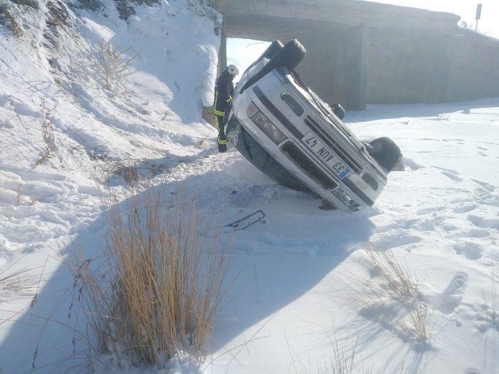 Kontrolden çıkan otomobil takla attı: 3 yaralı G2