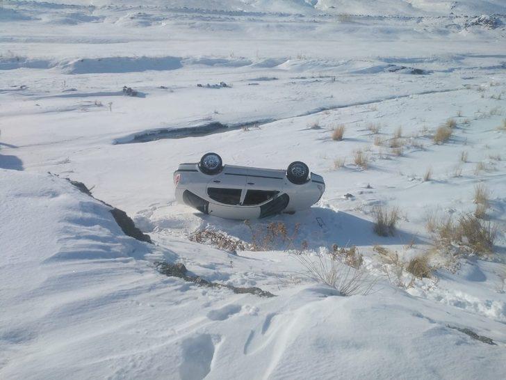 Kontrolden çıkan otomobil takla attı: 3 yaralı G4