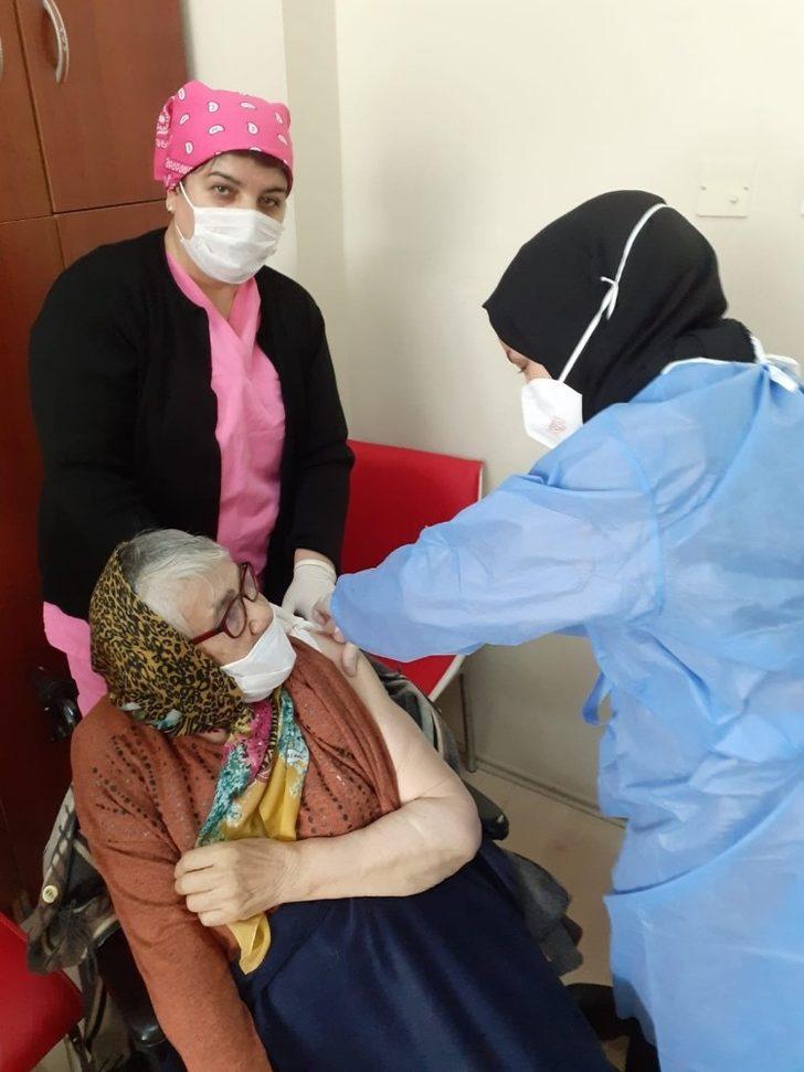 Huzurevi sakinlerine korona aşısı yapıldı G3