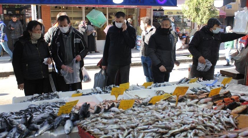 Kısıtlama öncesi vatandaş balığa akın etti