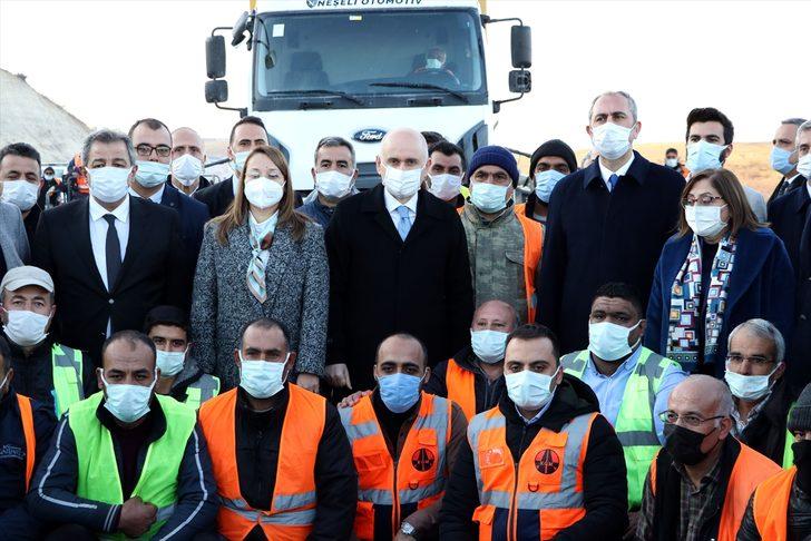 Bakanlar Karaismailoğlu ve Gül, Gaziantep'te karayolu şantiyesinde inceleme yaptı G3