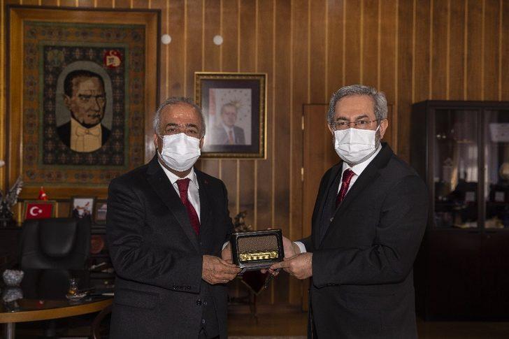 Ankara Üniversitesi Rektörü Prof. Dr. Necdet Ünüvar, Atatürk Üniversitesinin konuğu oldu G4