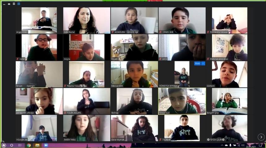 Minik öğrencilerin karne heyecanı