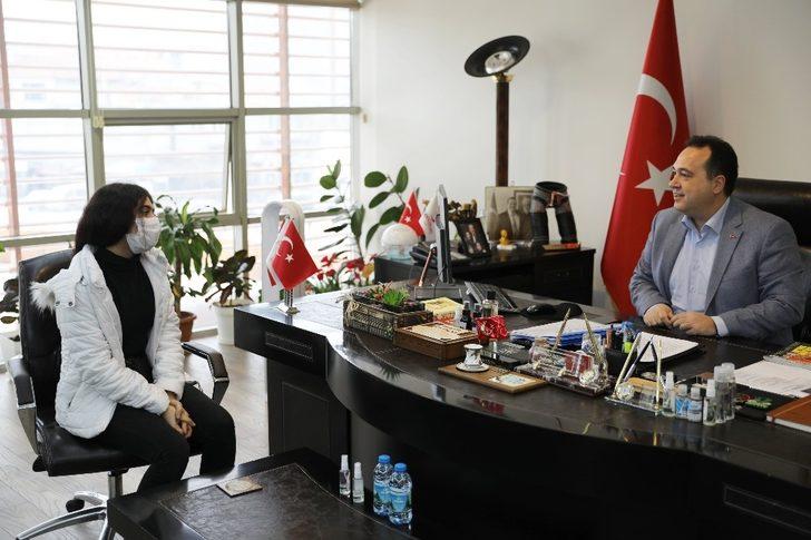 Başkan Dutlulu, genç kızın çello hayalini gerçekleştirdi G2