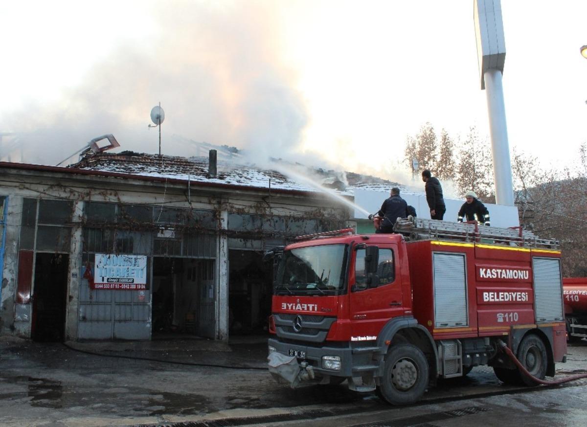 Kastamonu&rsquo;da benzin istasyonunun yanında korkutan yangın