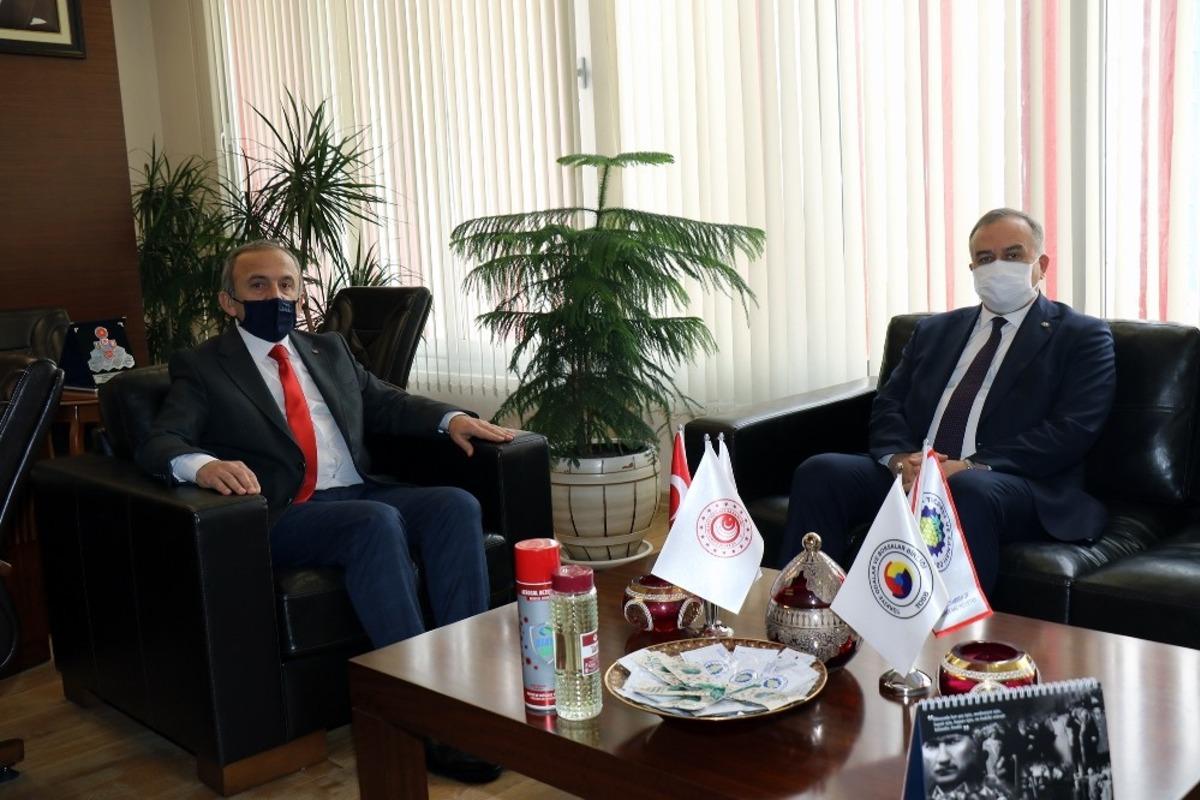 MHP Grup Başkanvekili Ak&ccedil;ay&rsquo;dan Manisa TSO&rsquo;ya pandemi &ouml;vg&uuml;s&uuml;
