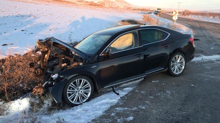 Gümüşhane'de iki otomobil çarpıştı: 1 ölü, 2 yaralı