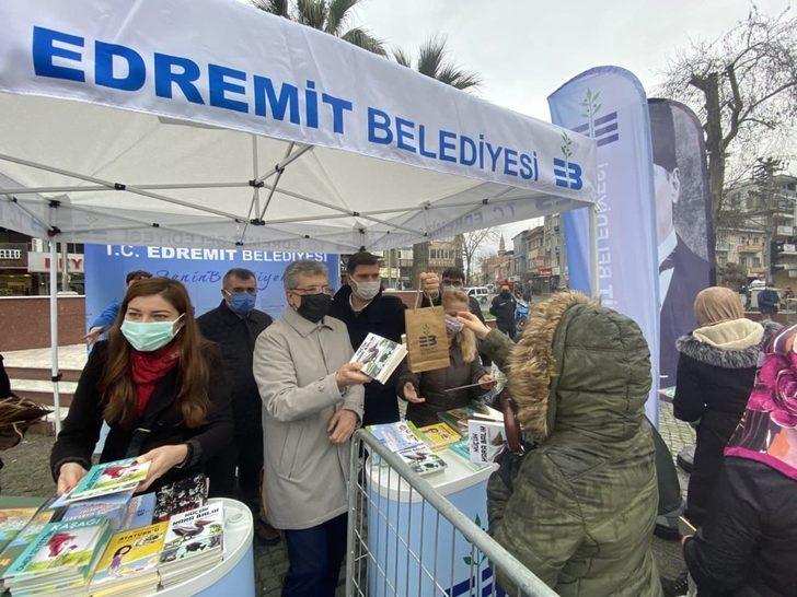 Edremit Belediyesi’nden çocuklara karne hediyesi 15 bin kitap G4