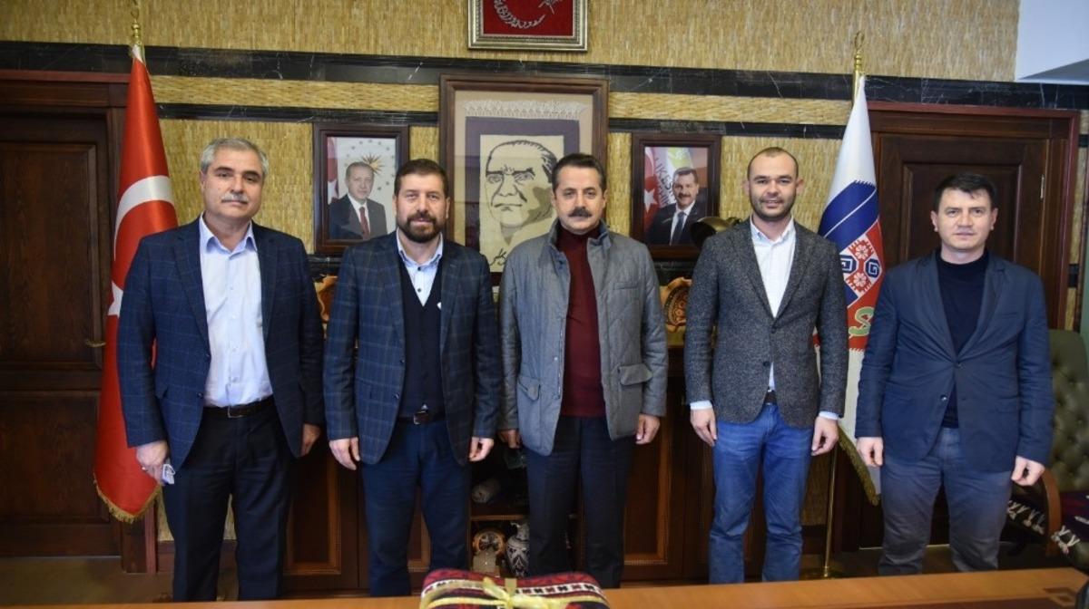 Eski Bakan Faruk &Ccedil;elik tatil i&ccedil;in Sındırgı&rsquo;yı tercih etti