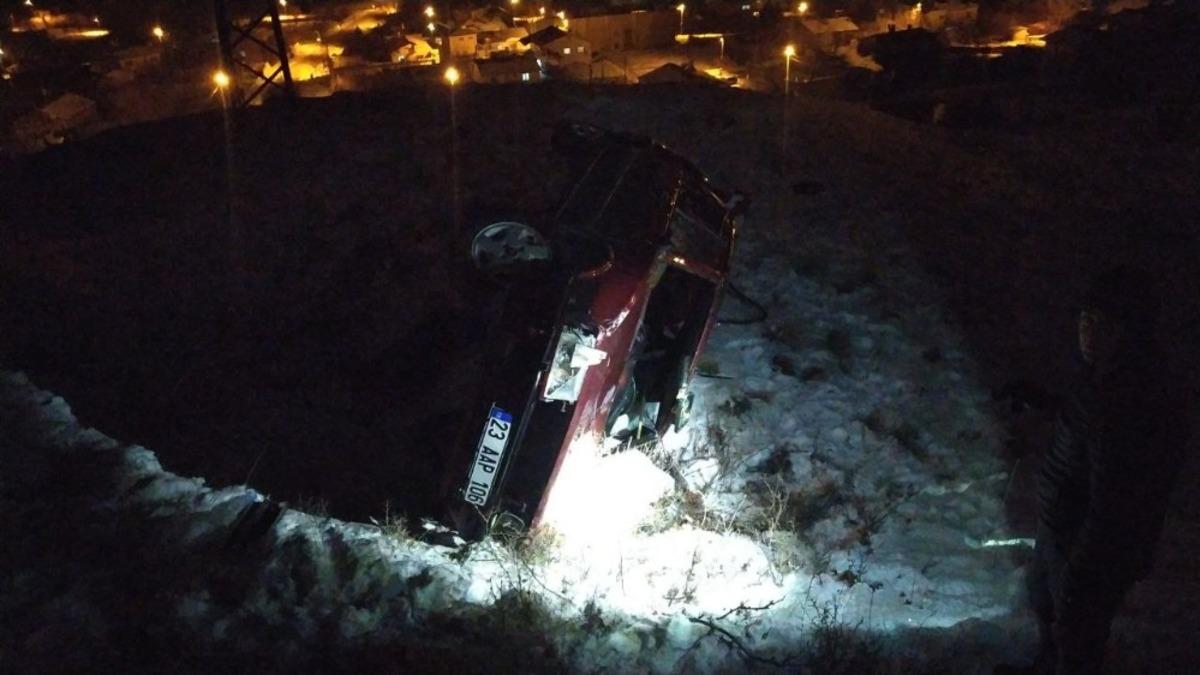 Otomobil virajı alamadı, evin bah&ccedil;esine u&ccedil;tu: 3 yaralı