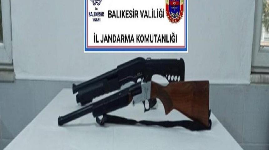 Balıkesir’de jandarma 30 aranan şahsı yakaladı