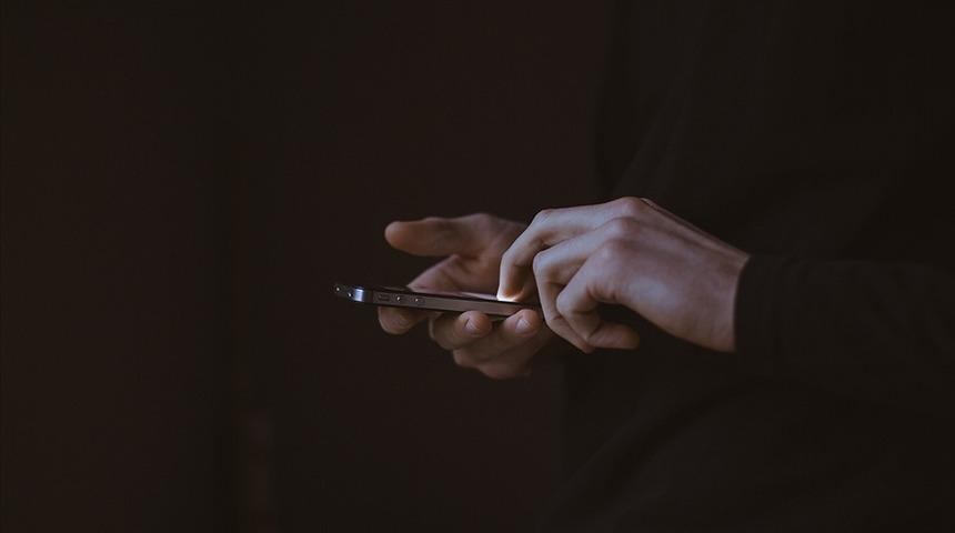 ABD'de istihbarat birimlerinin akıllı telefonlardaki konum bilgilerini izinsiz kullandığı iddia edildi