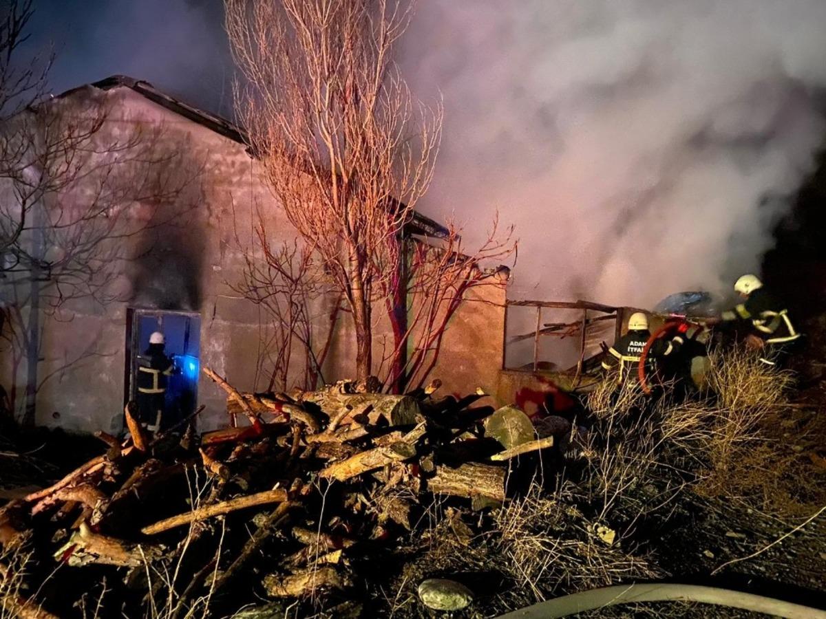 Mutfak t&uuml;p&uuml; patladı, lokanta alevlere teslim oldu